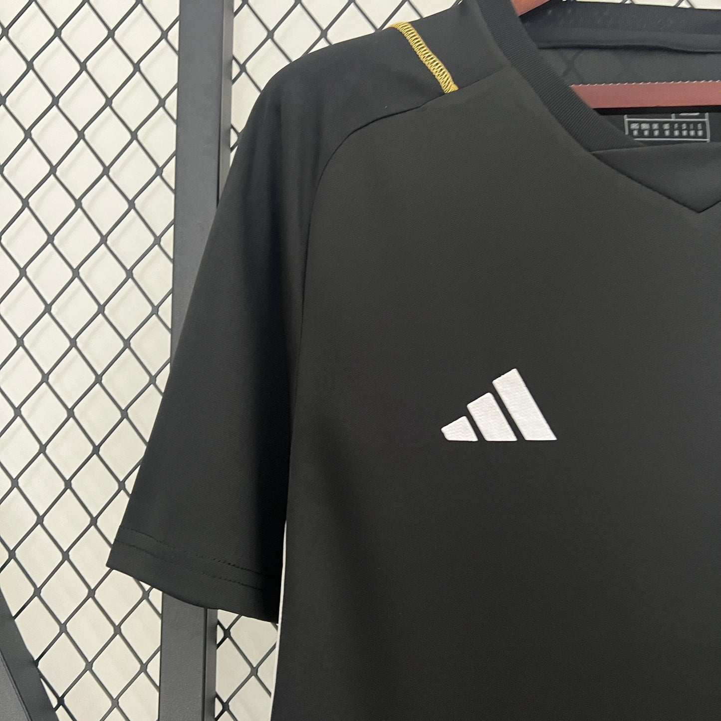Camiseta Entrenamiento Negra Colo Colo 24-25