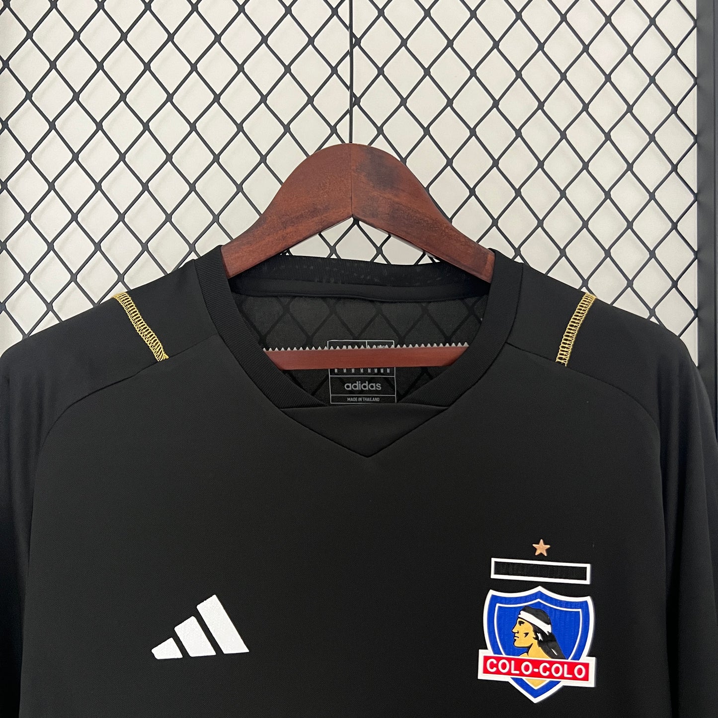 Camiseta Entrenamiento Negra Colo Colo 24-25