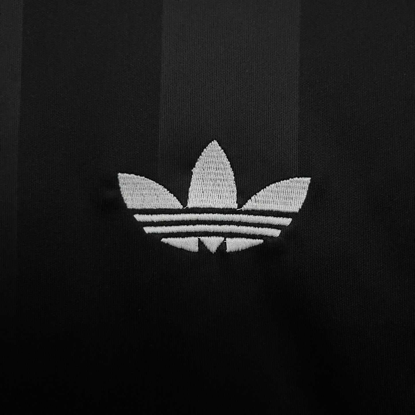 Camiseta Edición Negra Real Madrid 25-26