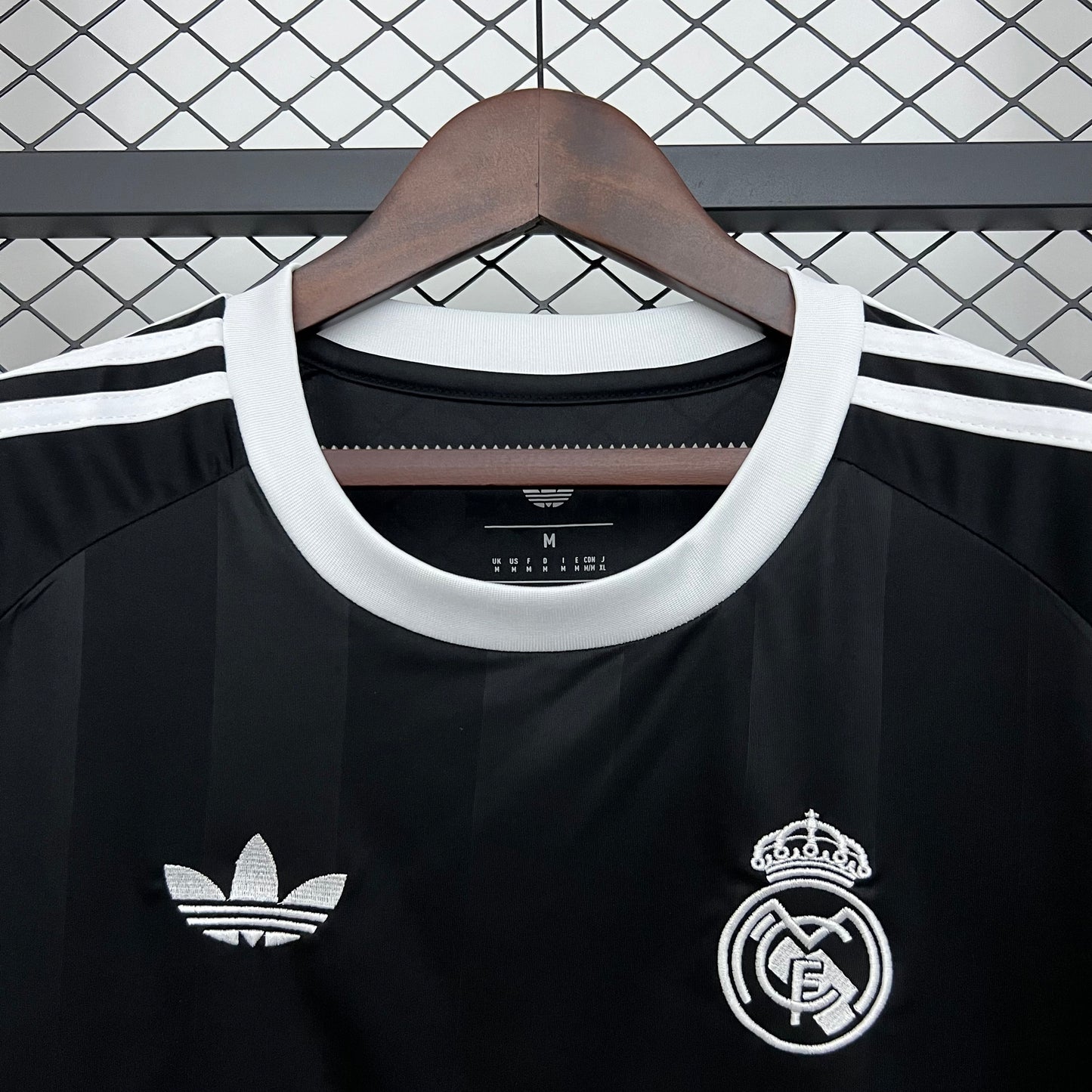 Camiseta Edición Negra Real Madrid 25-26