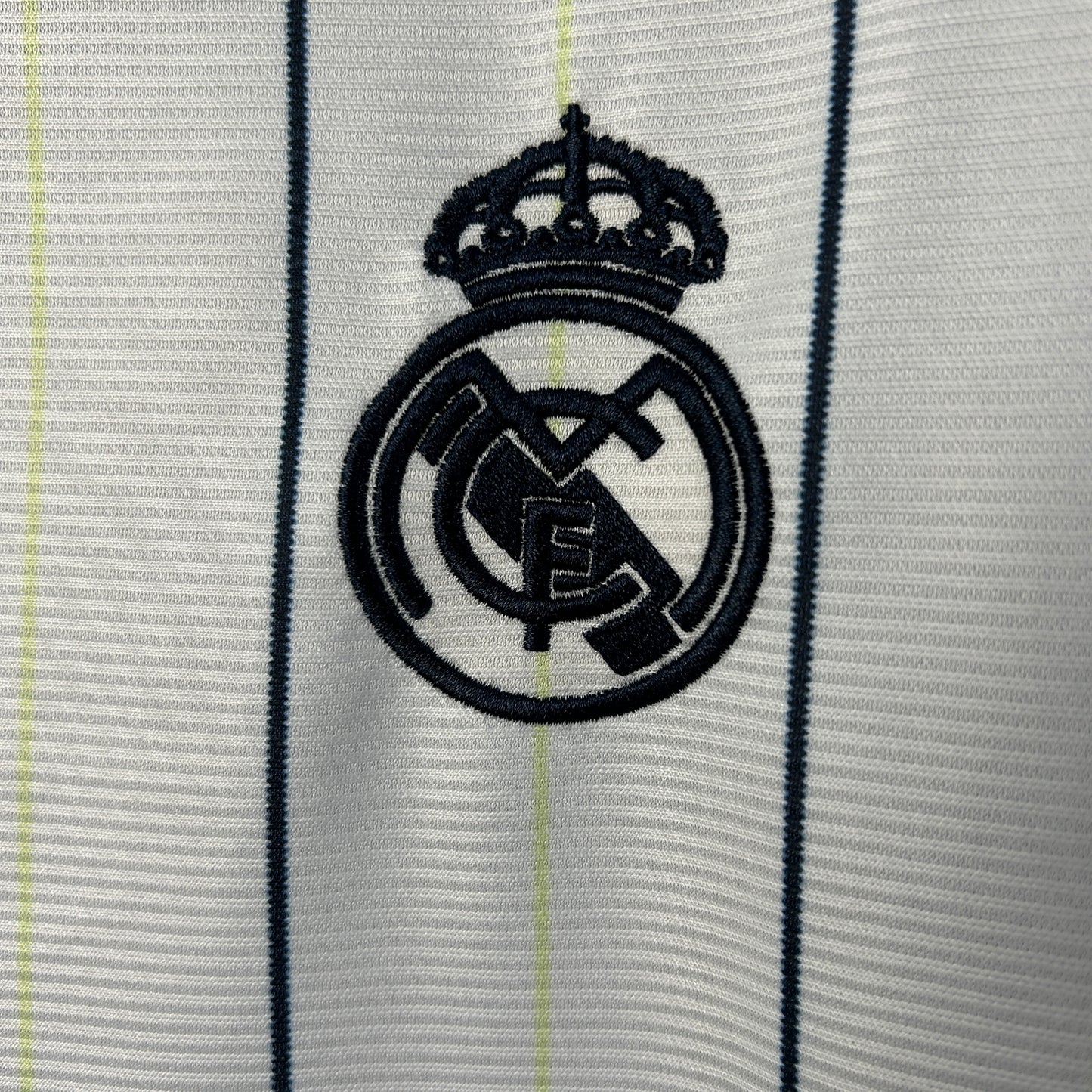Camiseta Retro Edición Especial Real Madrid 25-26