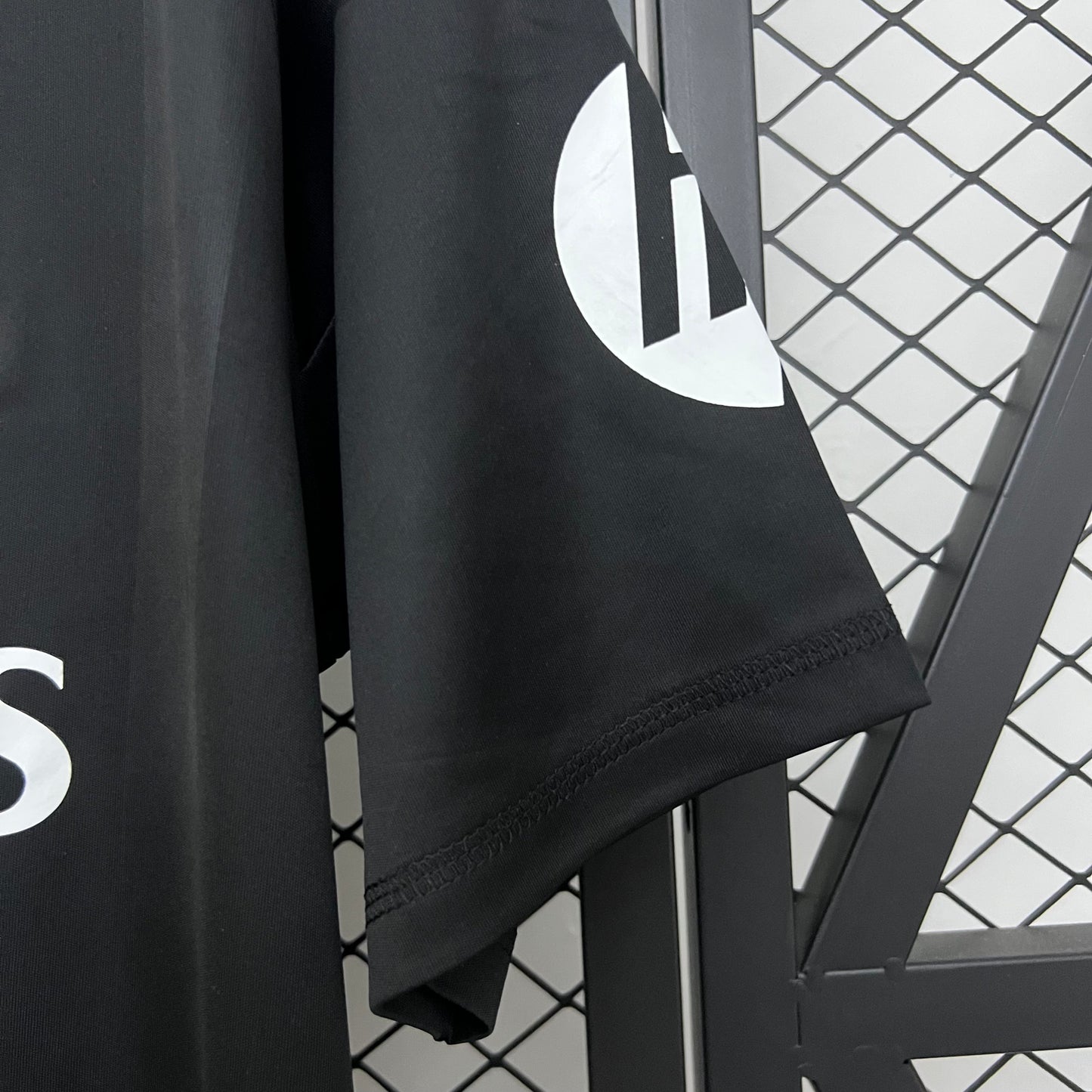 Camiseta Edición Negra Real Madrid 25-26