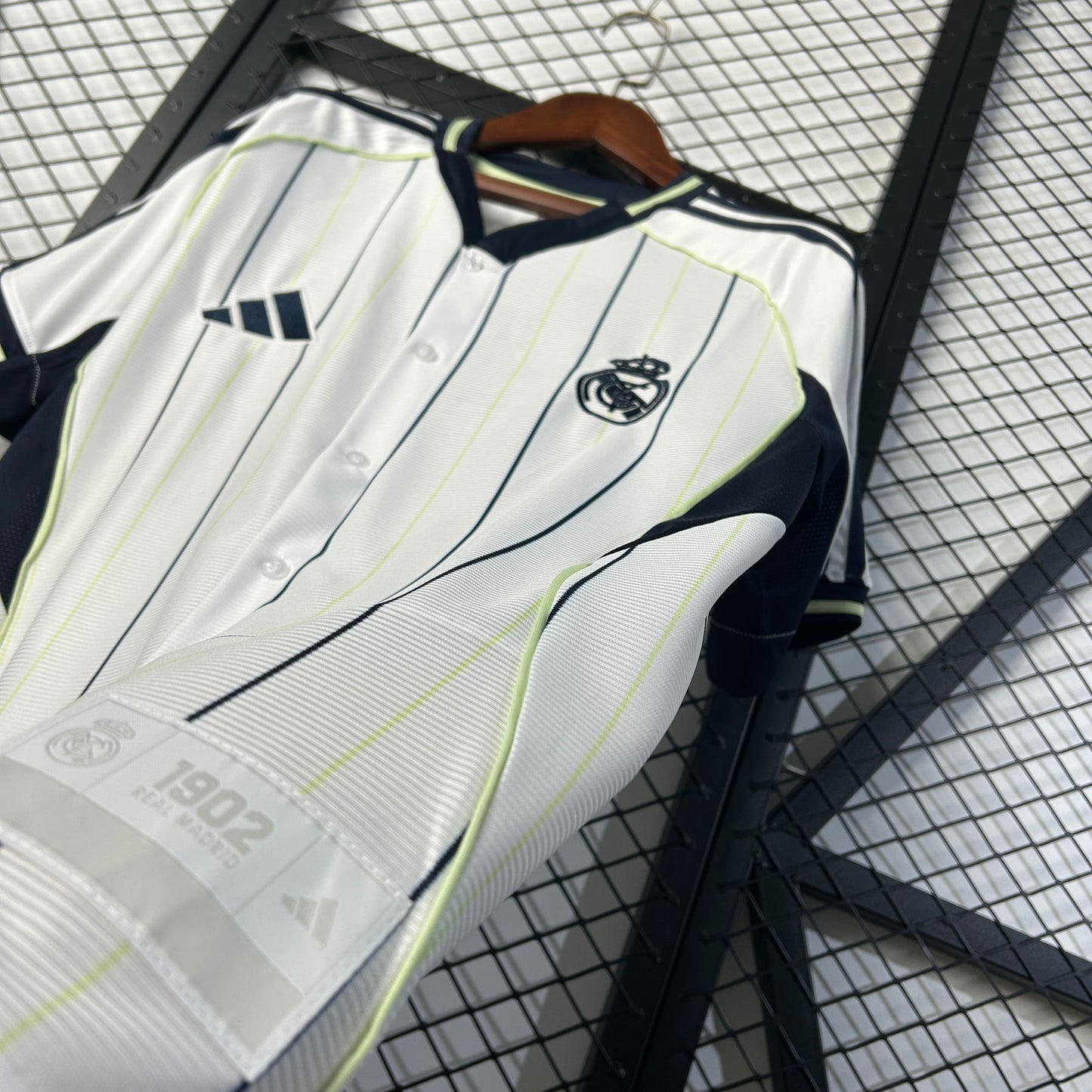 Camiseta Retro Edición Especial Real Madrid 25-26