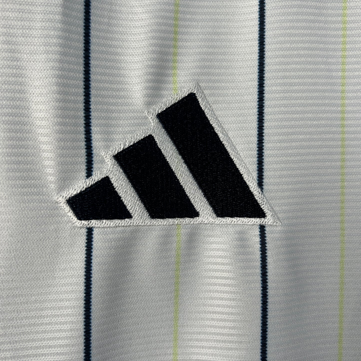 Camiseta Retro Edición Especial Real Madrid 25-26