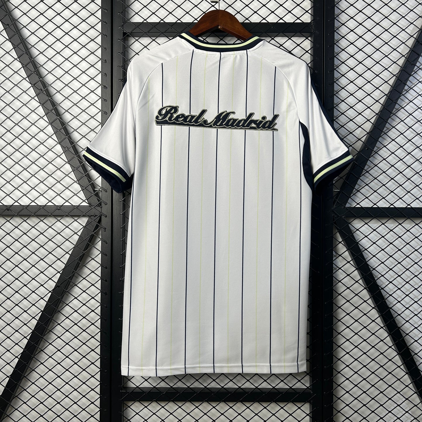 Camiseta Retro Edición Especial Real Madrid 25-26