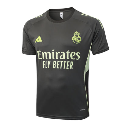 Conjunto de entrenamiento 25-26 Real Madrid