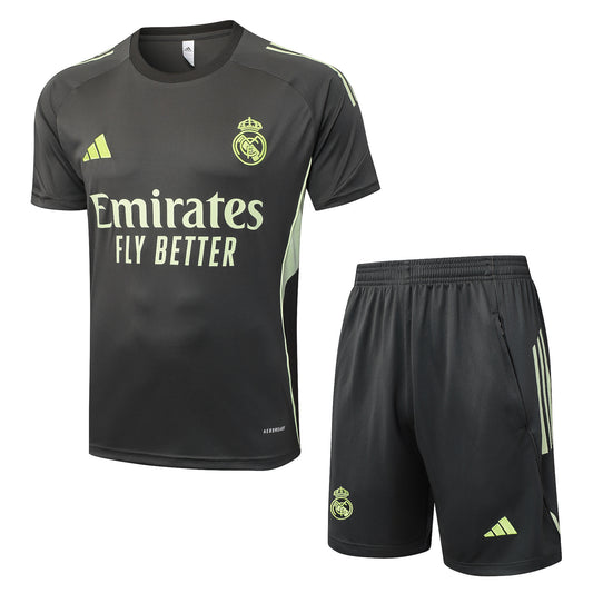 Conjunto de entrenamiento 25-26 Real Madrid